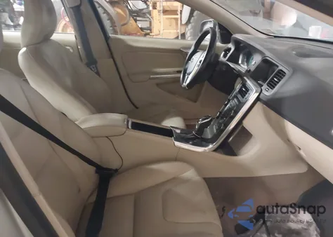 2014 Volvo S60 T5 Platinum из США, поврежденный, VIN YV1612FH6E2296700